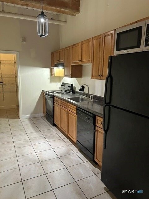 390 Charles Street - Photo 4