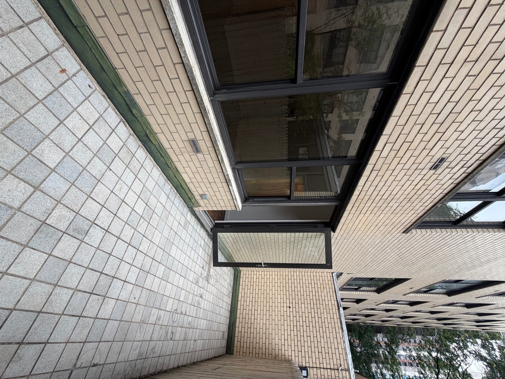 East 46th Street - Photo 5