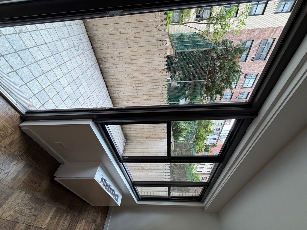 East 46th Street - Photo 6