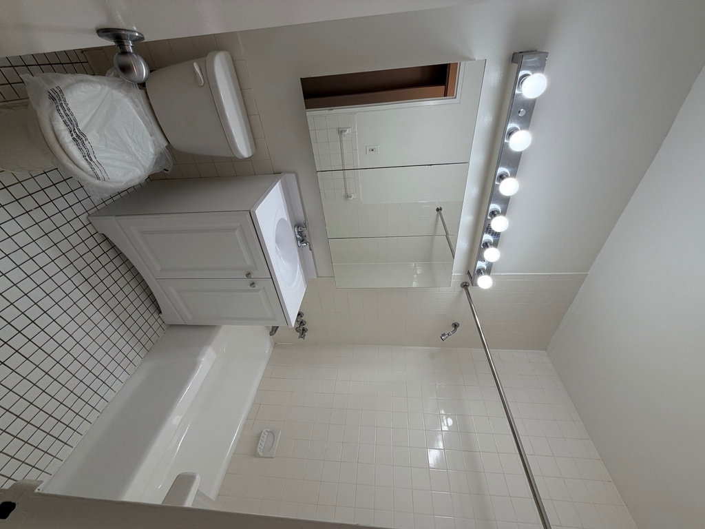 East 46th Street - Photo 4