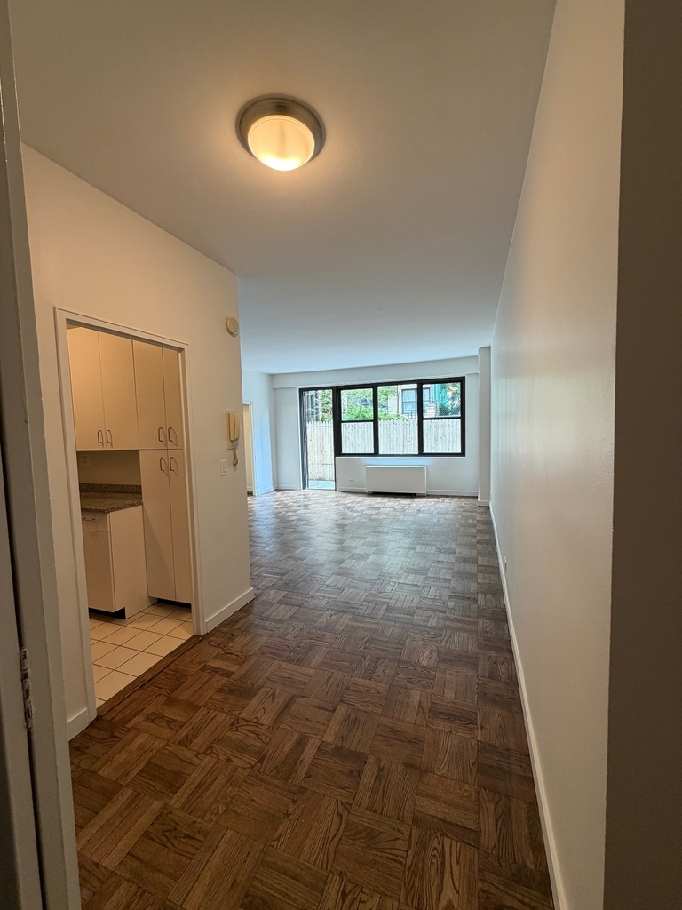 East 46th Street - Photo 0