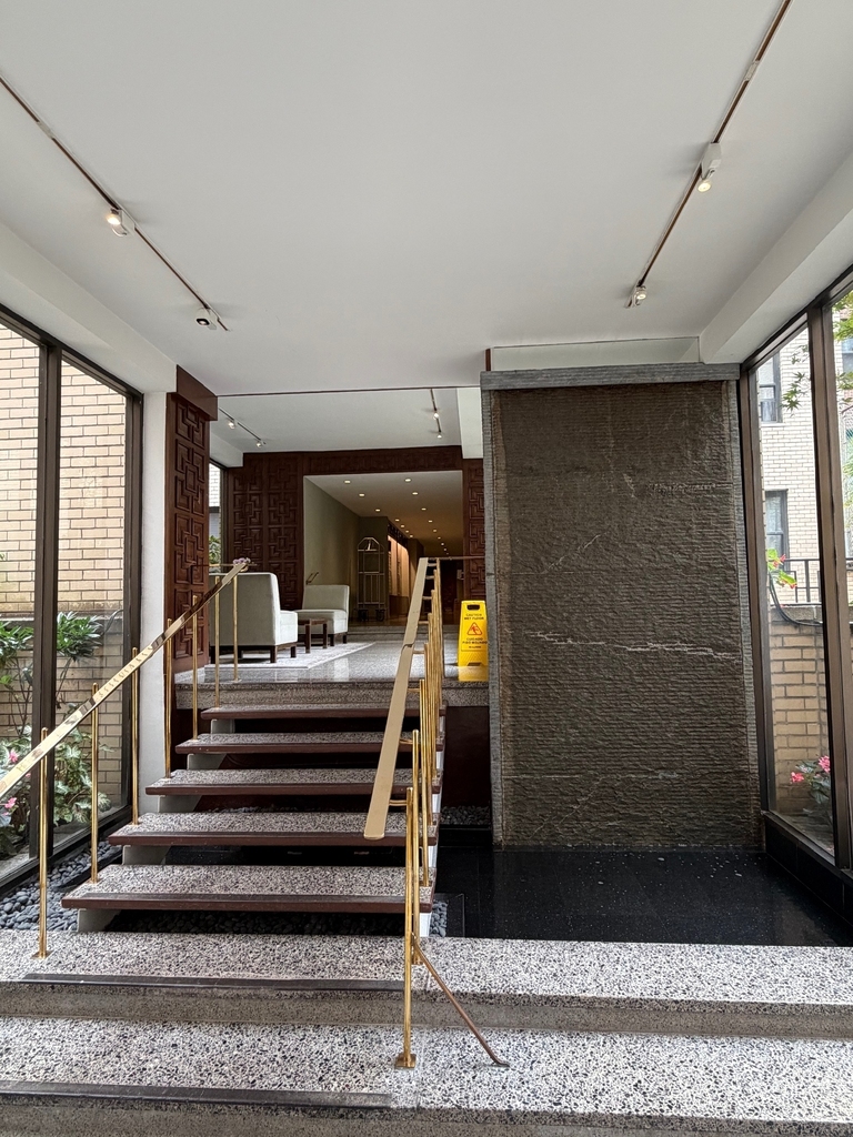 East 46th Street - Photo 9