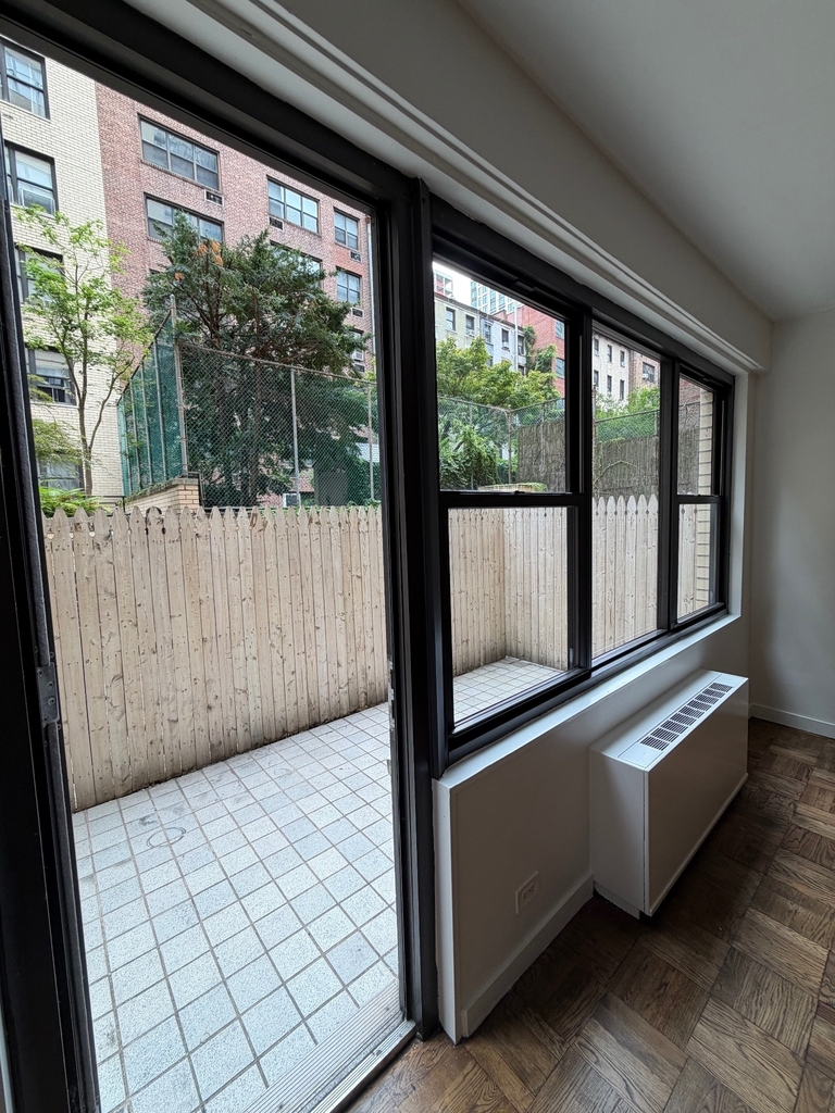 East 46th Street - Photo 6