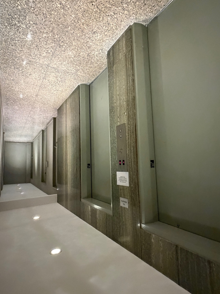 East 46th Street - Photo 8