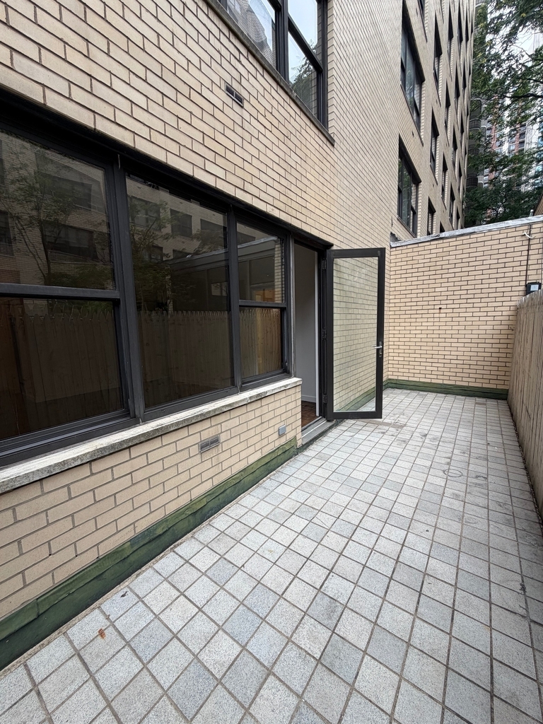 East 46th Street - Photo 5