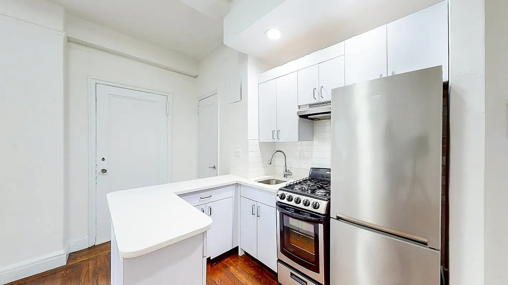 East 46th Street - Photo 2