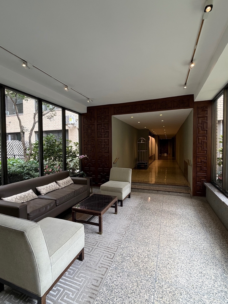 East 46th Street - Photo 7