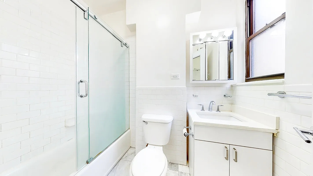 East 46th Street - Photo 5