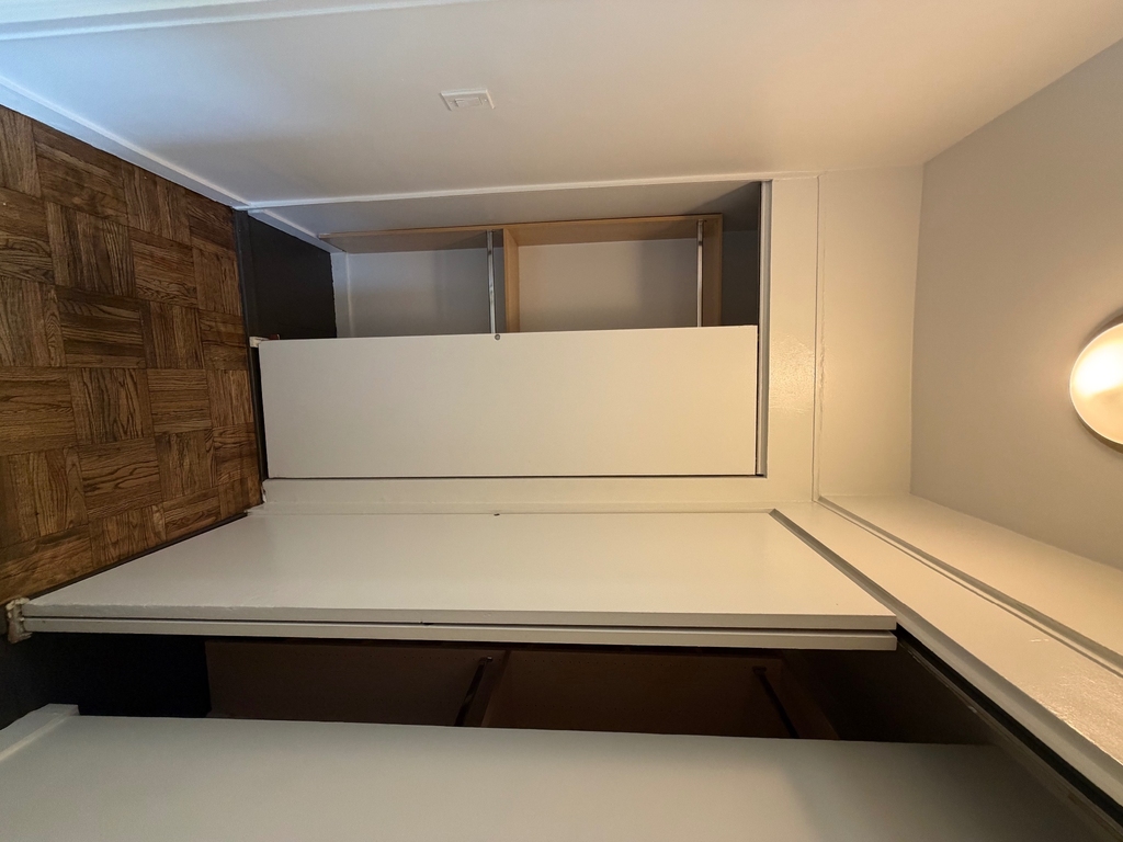 East 46th Street - Photo 3