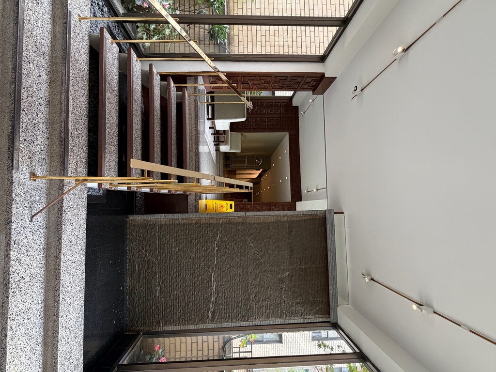East 46th Street - Photo 8
