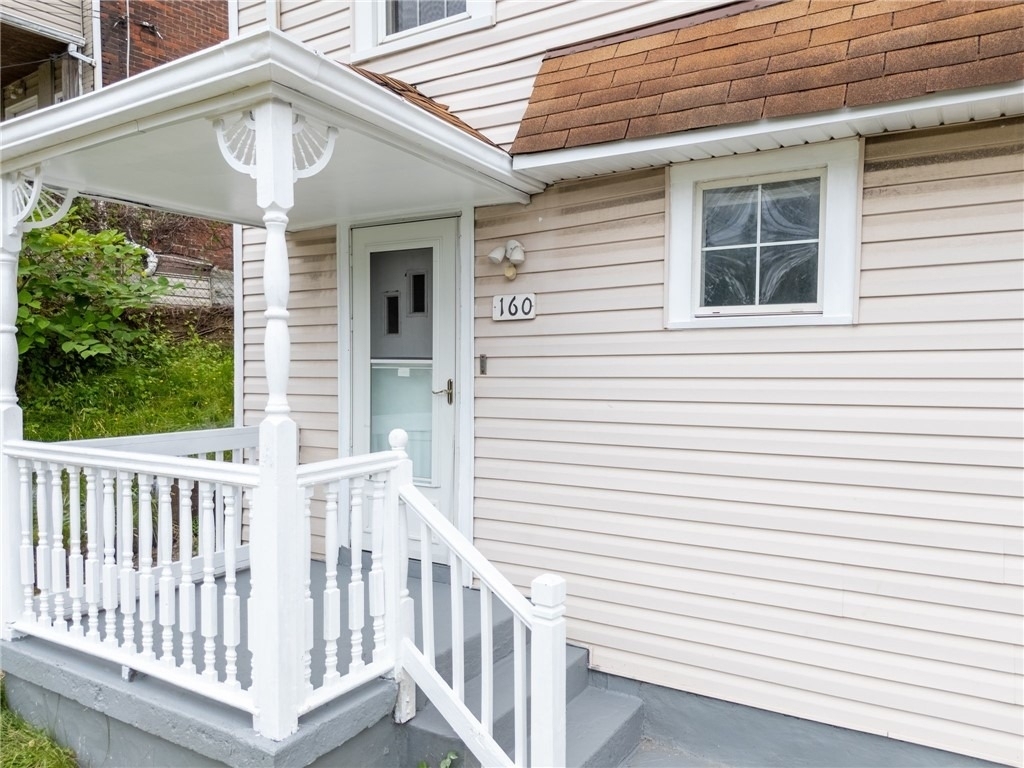 160 Hazelwood - Photo 1