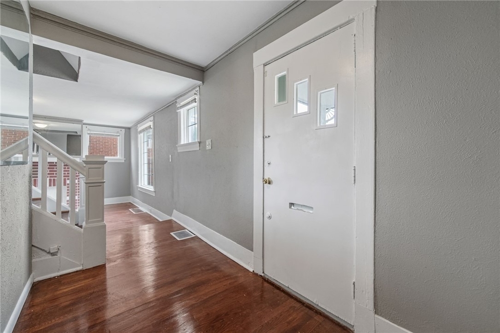 160 Hazelwood - Photo 2