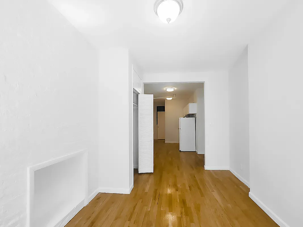 217 East 29th Street - Photo 2