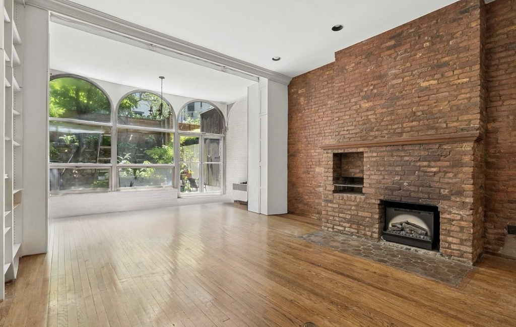 212 East 11th Street - Photo 1