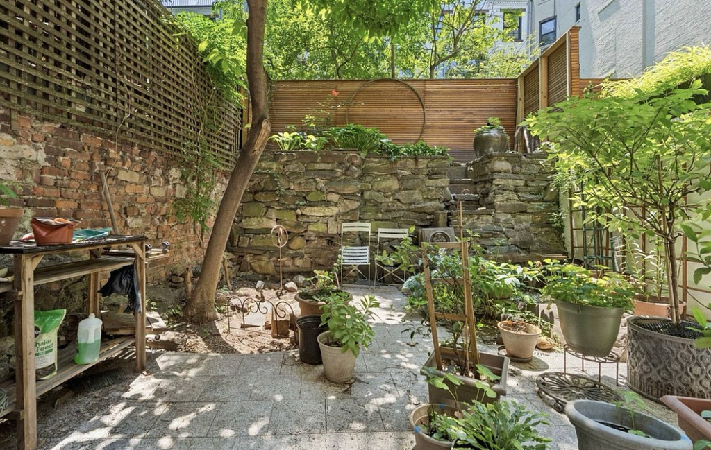 212 East 11th Street - Photo 2