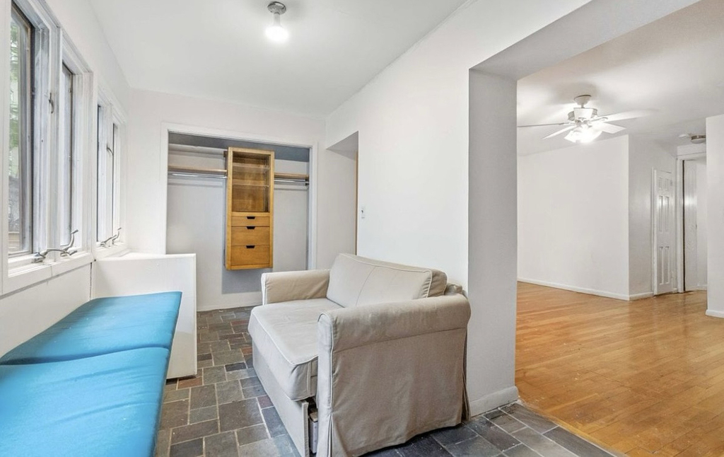 212 East 11th Street - Photo 8