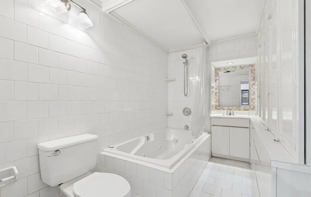212 East 11th Street - Photo 6