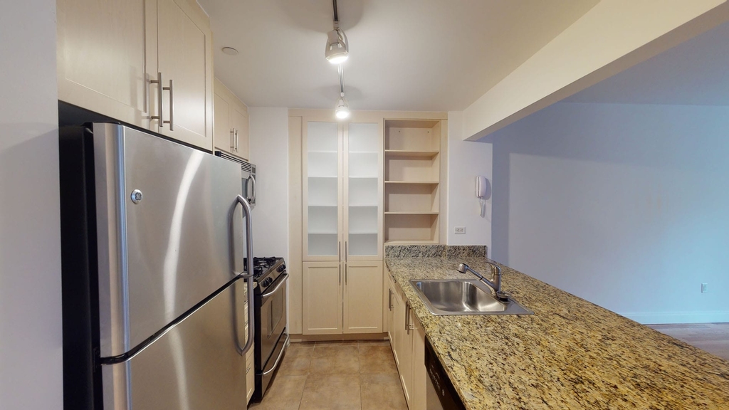 10 Hanover Square - Photo 2