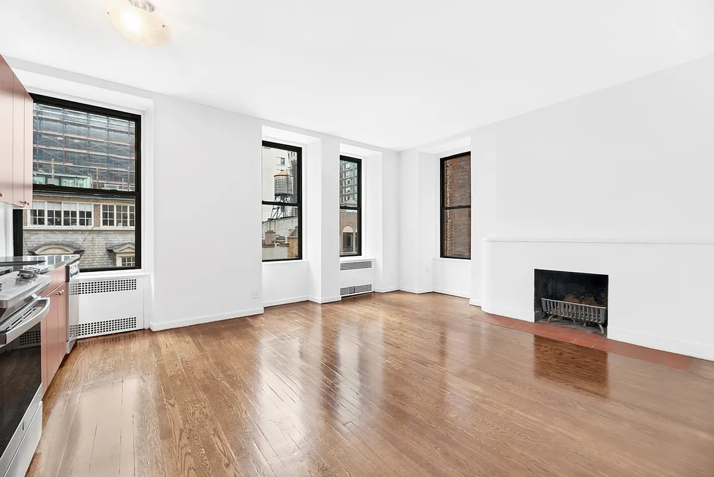 121 Madison Avenue - Photo 0
