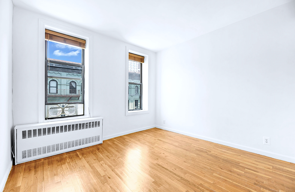 East 25th Street - Photo 2