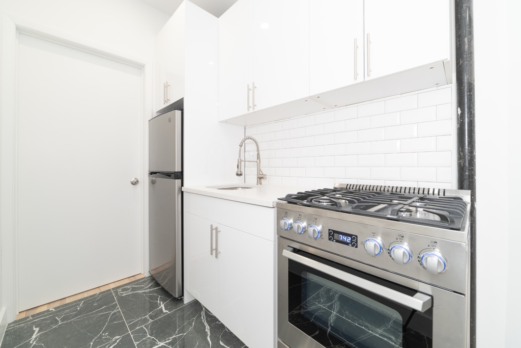 703 9th Avenue - Photo 3