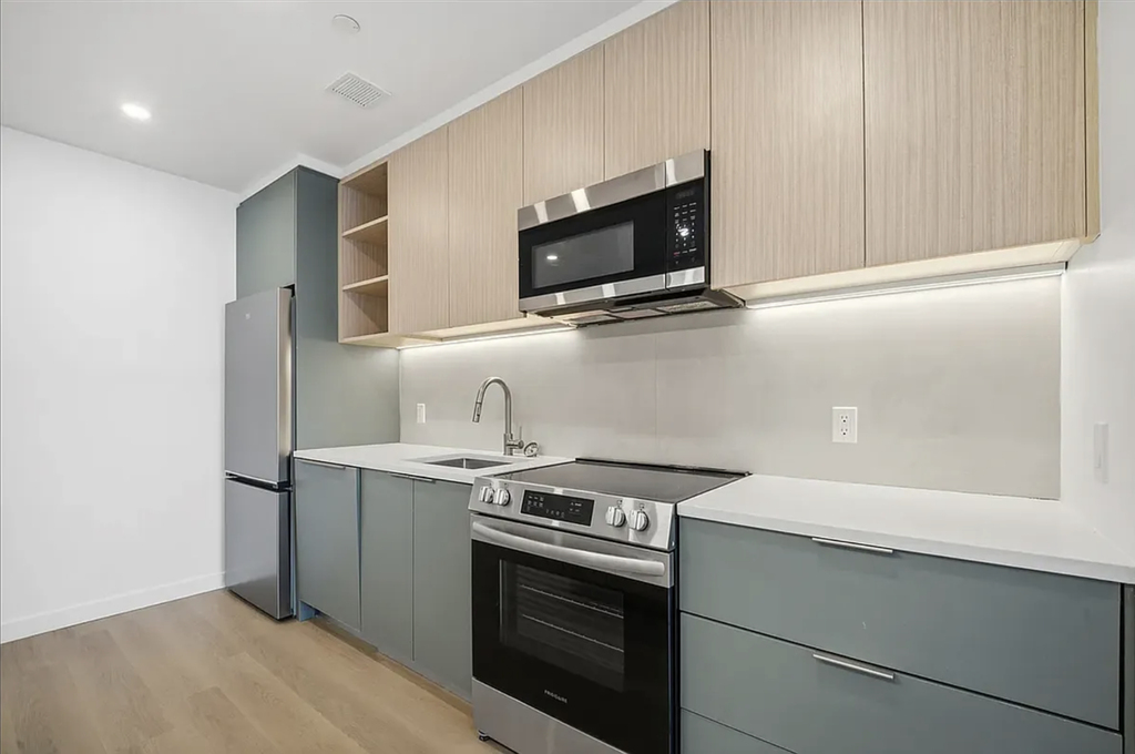 Beverley Road & Bedford Avenue - Photo 1
