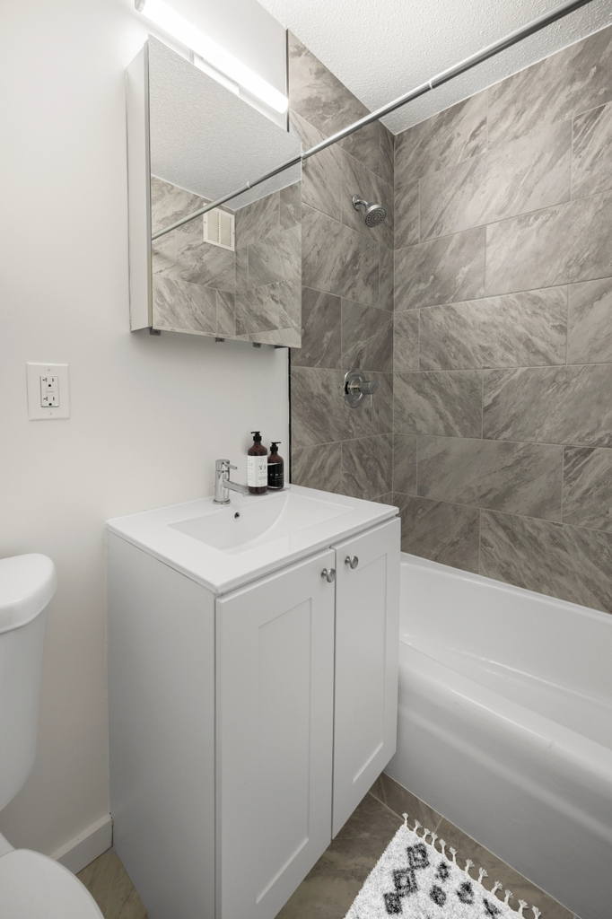 2nd Avenue - Photo 5