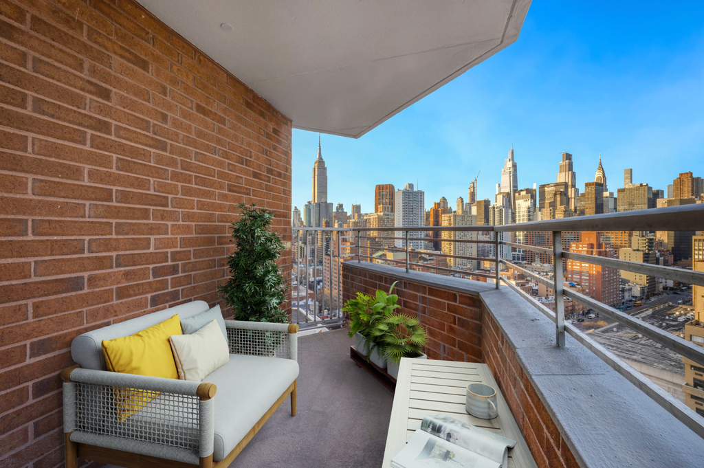 2nd Avenue - Photo 4