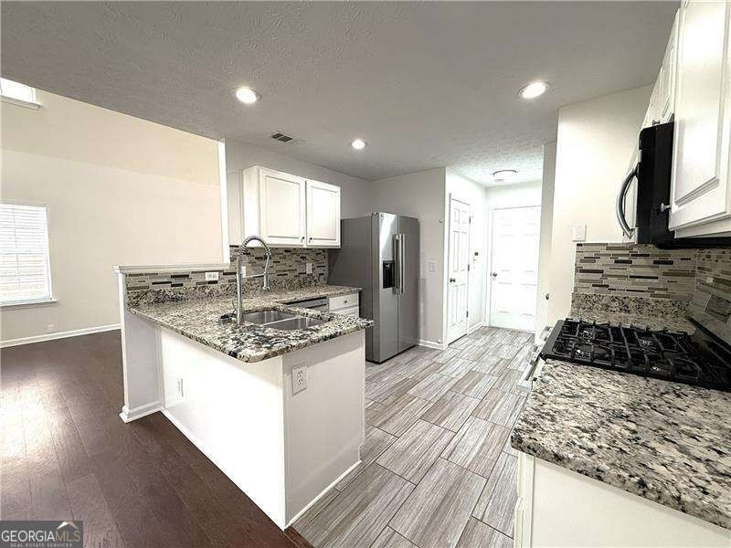 2150 Lexington Lane - Photo 3
