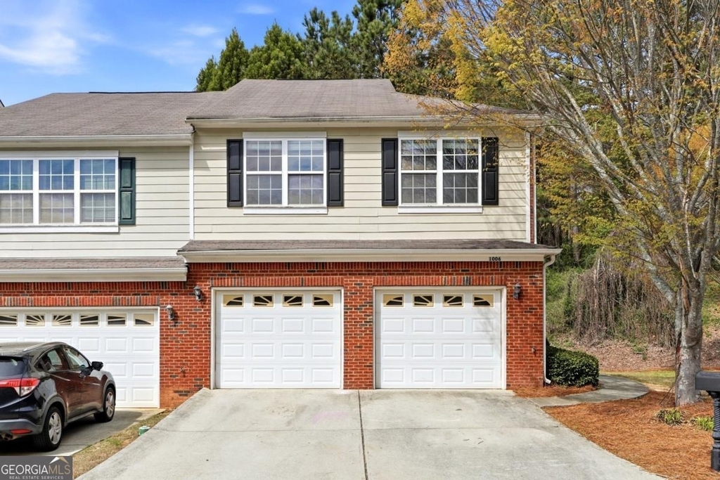 1006 Ivydale Circle - Photo 0