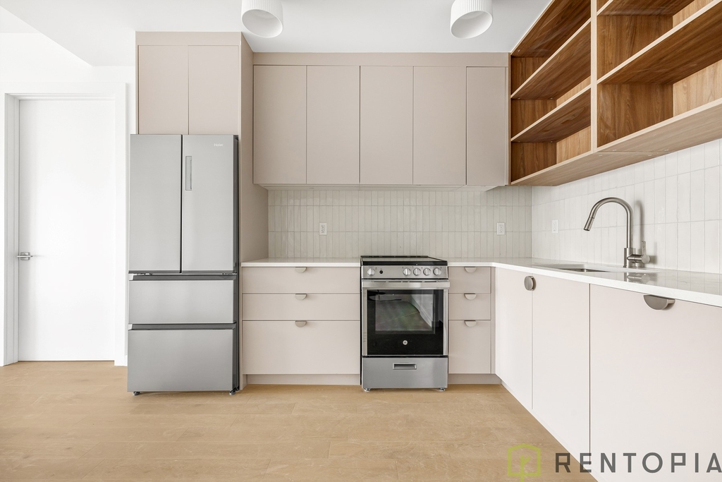 210 Greenpoint Avenue - Photo 2