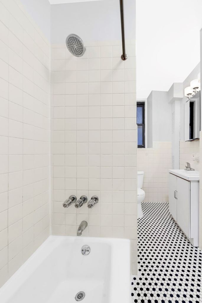 Madison Avenue - Photo 4