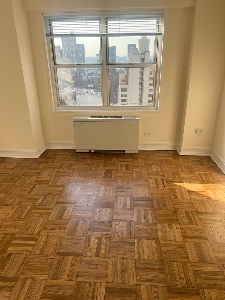 W 52nd St / 8th Avenue - Photo 5