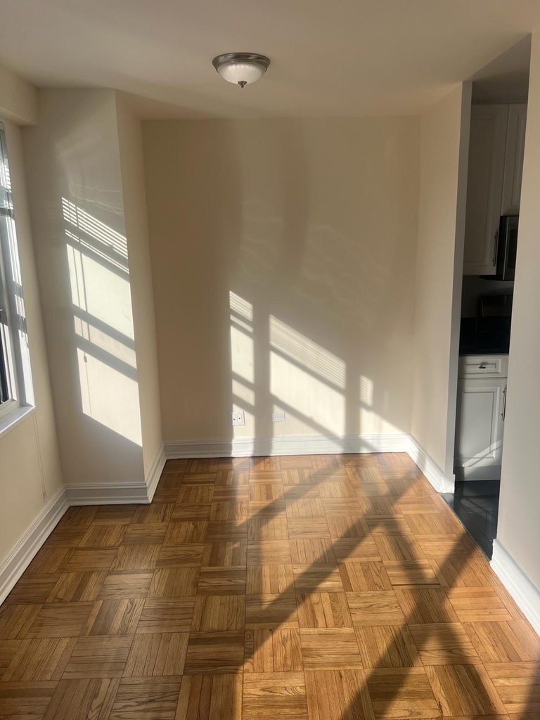 W 52nd St / 8th Avenue - Photo 2