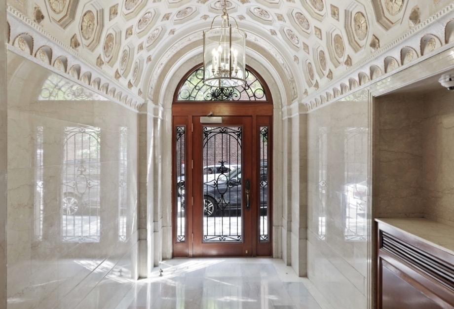 East 80th Street - Photo 11