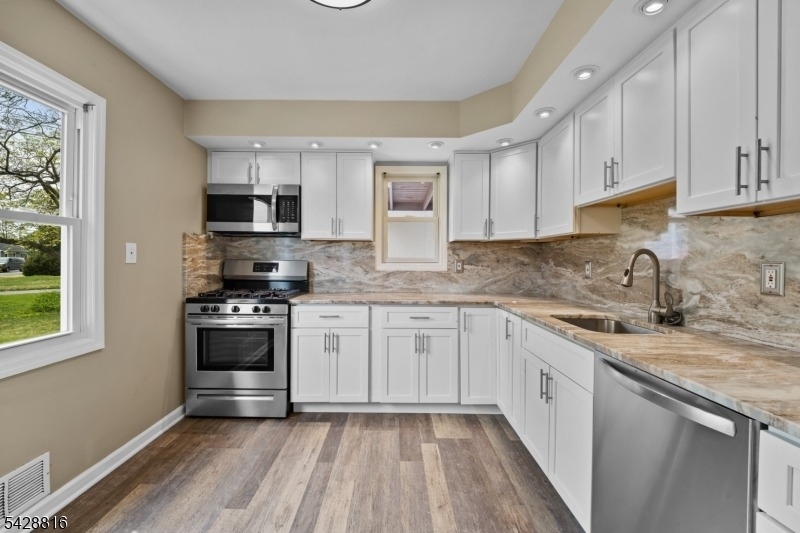 49 Louis Ave - Photo 4