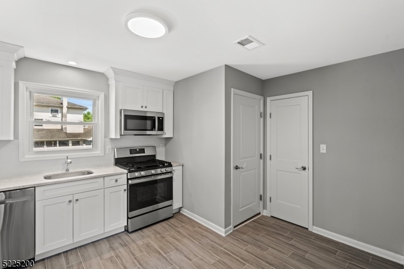 227 N 11th St - Photo 6