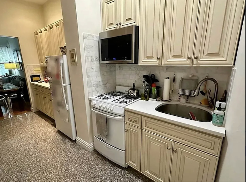 258 East 78th Street - Photo 4