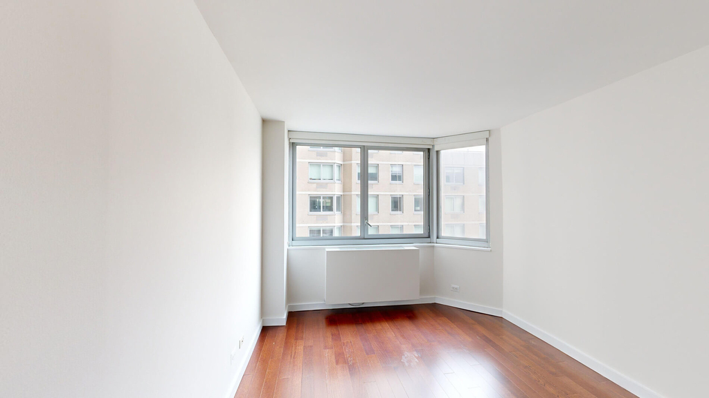 401 E 34th St - Photo 3