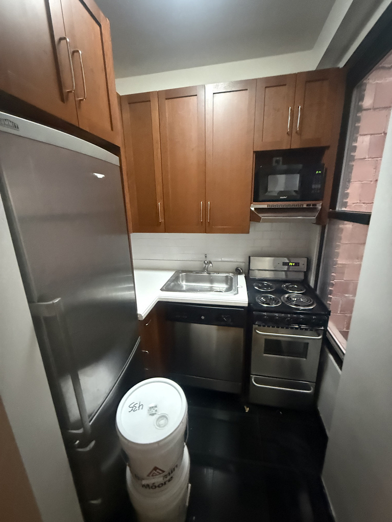 148 West 68th Street - Photo 6