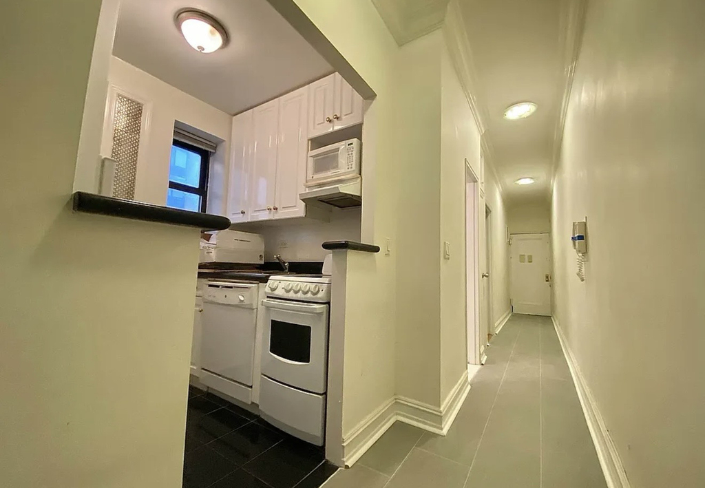 148 West 68th Street - Photo 5