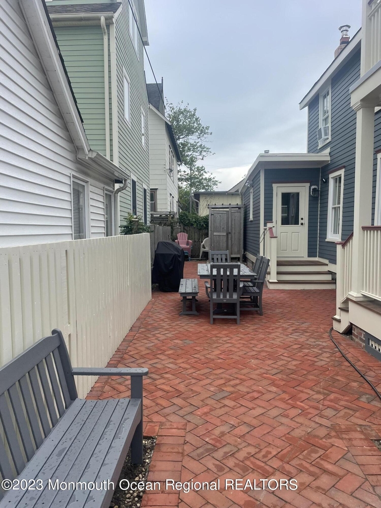 64 Abbott Avenue - Photo 1