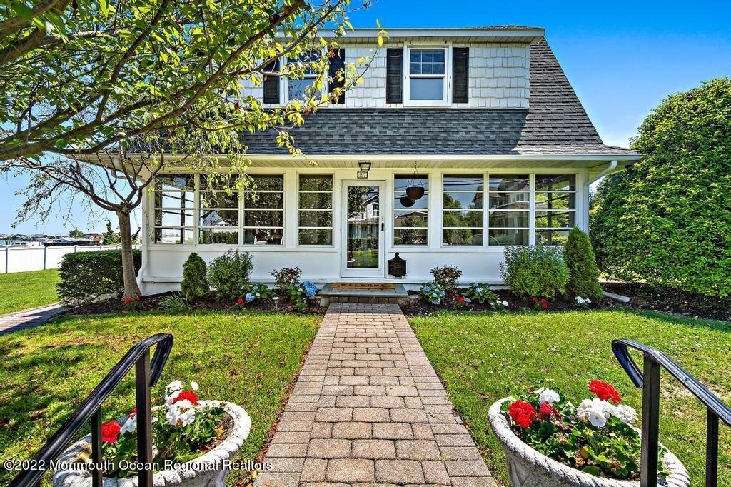 27 Shrewsbury Drive - Photo 1