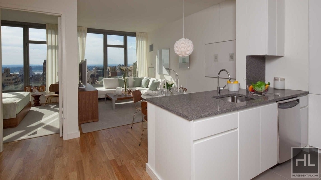 West 29th Street - Photo 4