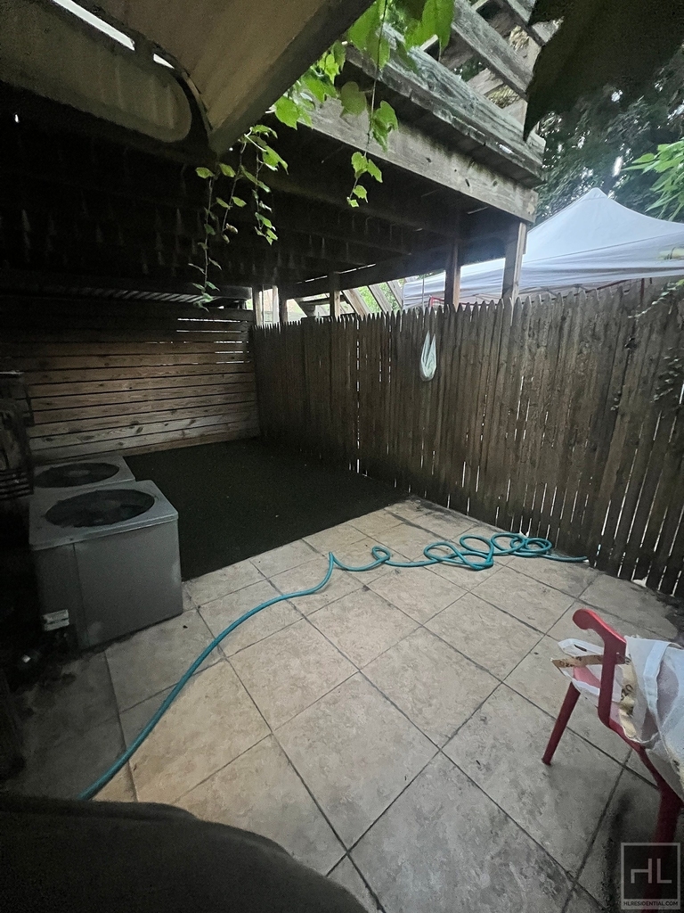 14 Covert Street - Photo 5