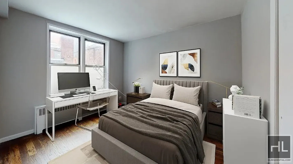 East 58 Street - Photo 1