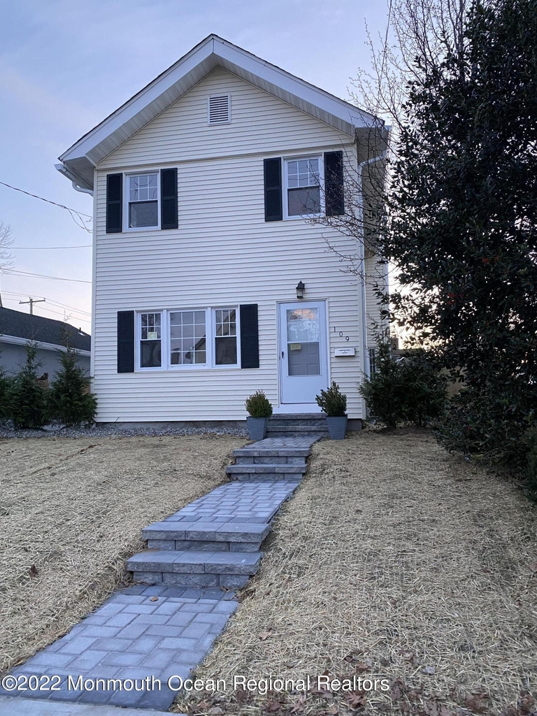 109 E River Road - Photo 1