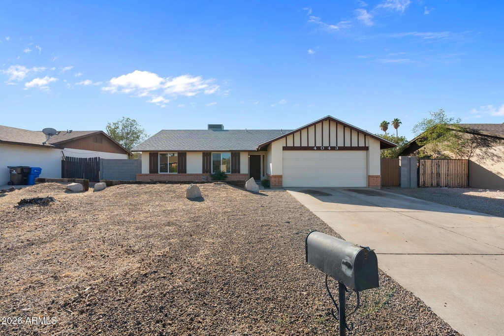 4043 W Sweetwater Avenue - Photo 0