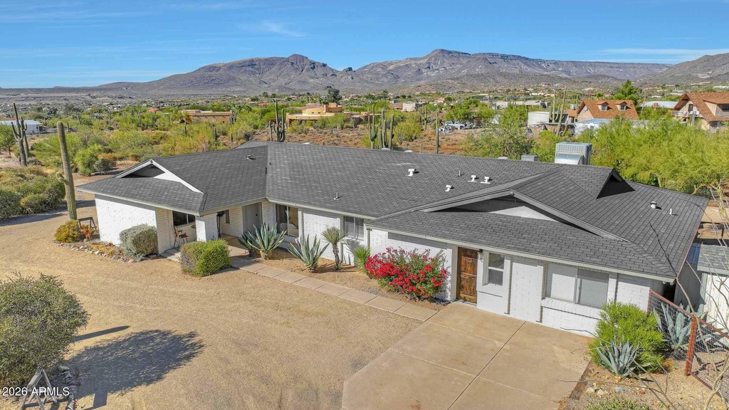 6914 E Highland Road - Photo 0