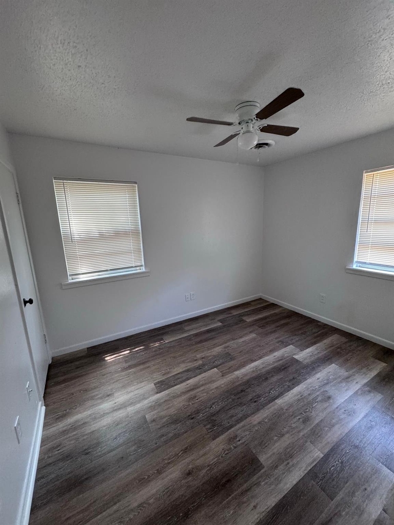 966 N La Salle Drive - Photo 8